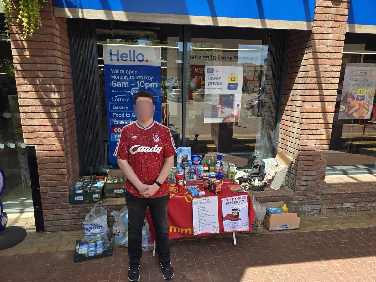 YCLEastEngland's tweet photo. MILTON KEYNES

🧵This weekend, members of the Communist Party &amp; Young Communist League in Milton Keynes organised a collection for their local food bank in Stony Stratford.

Members of the public showed a genuine interest in the Communist Party &amp; were pleased to hear that the 1/ https://t.co/CVYpG57yOv