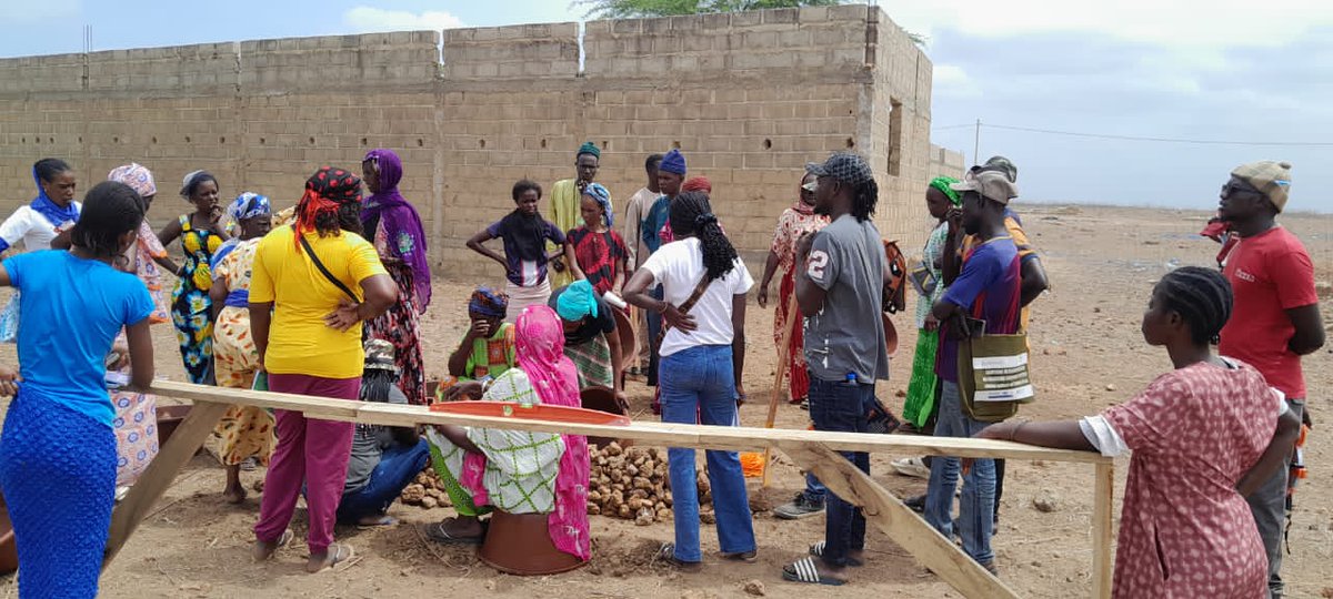 AdtgertInfo's tweet photo. Étape 4: Daral Peulh et Thiès Nône #Thiès 🌿🌿🌿
Jour 2:
Formation pratique. 
Objectif: Renforcer la capacité des acteurs communautaires sur les techniques de réalisation des ouvrages antiérosifs 🌿🌿🌿
@AdtgertInfo
@PR_Senegal @asergmv https://t.co/IRFeLa6F4e