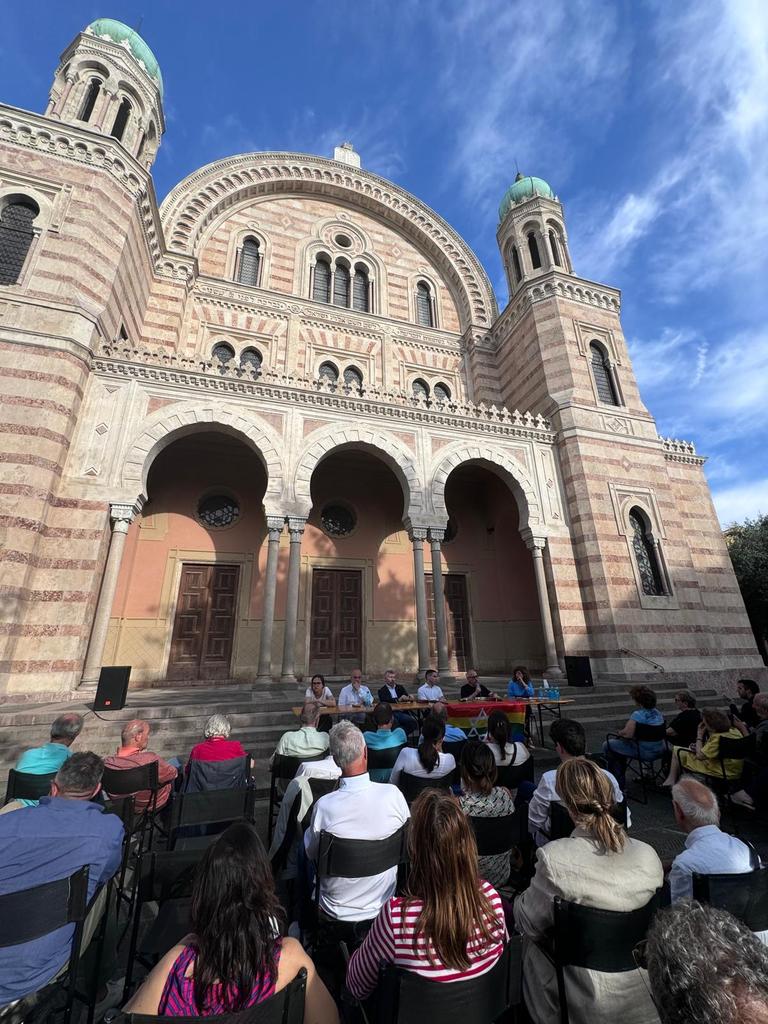 DavidKeshet's tweet image. 🏳️‍🌈🏳‍⚧✡️Ieri grande affluenza 100 per lacio @SinPerIsraele sez di Firenze su #Pride e #pregiudizio. In uno scenario di bellezza con noi di  #KeshetItalia @_pierini_  @ivanscalfarotto @aureliomancuso  #saranatale @LiaQuartapelle e @FirenzeEbraica  #2luglio  🏳️‍🌈🏳‍⚧✡️ @mesoada