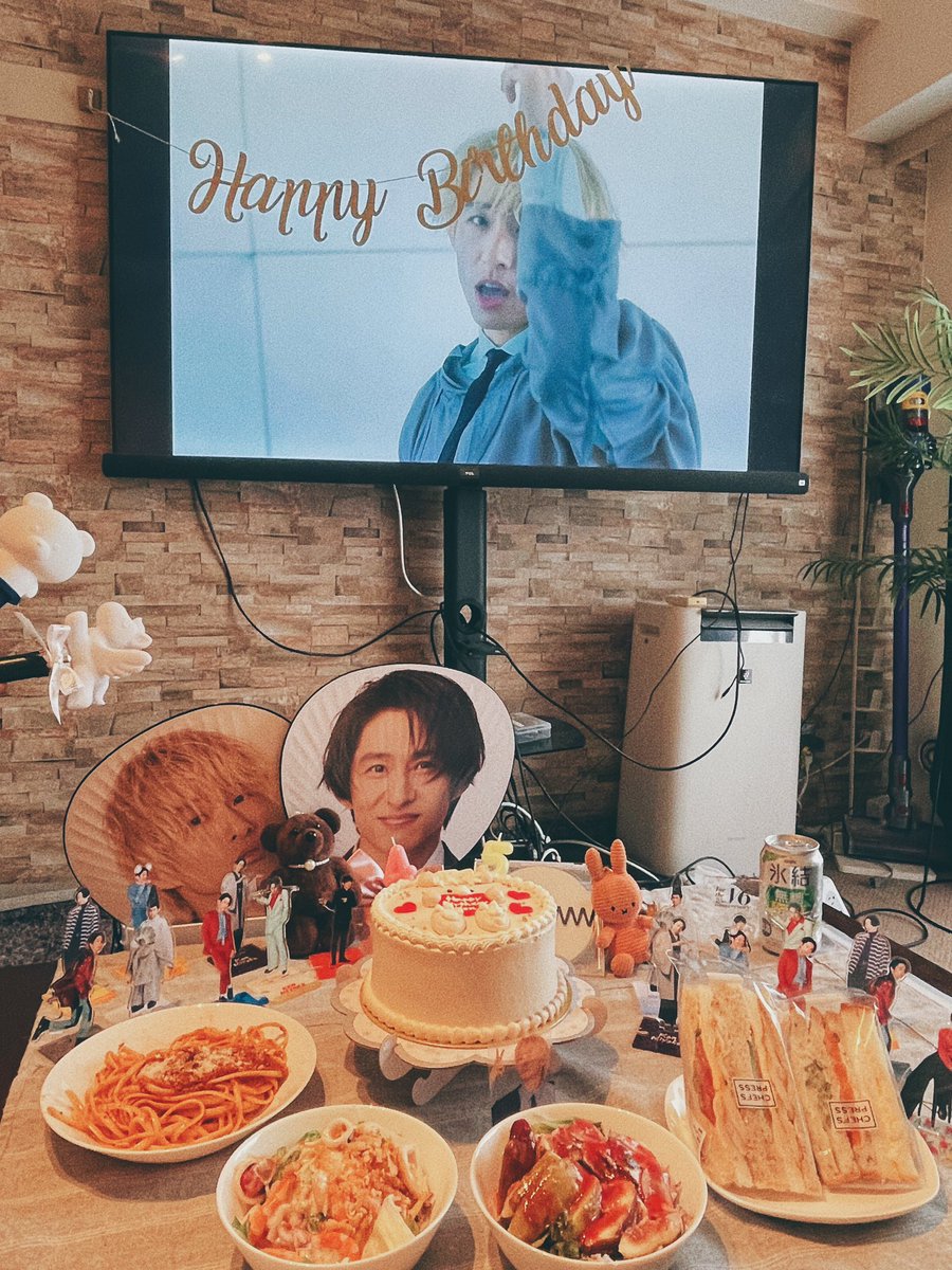 y_kome_'s tweet photo. 健くん45歳の誕生日おめでとうございます😊💐🎉
いつも仲良くしてくださってるさいこさん(@hacoiri_kenkun )と一緒にお祝い🎂
健くんに笑顔と幸せがいっぱい溢れる1年になりますように🧸🧡
#三宅健誕生日 #三宅健誕生祭2024 https://t.co/IXnXTMFYpg