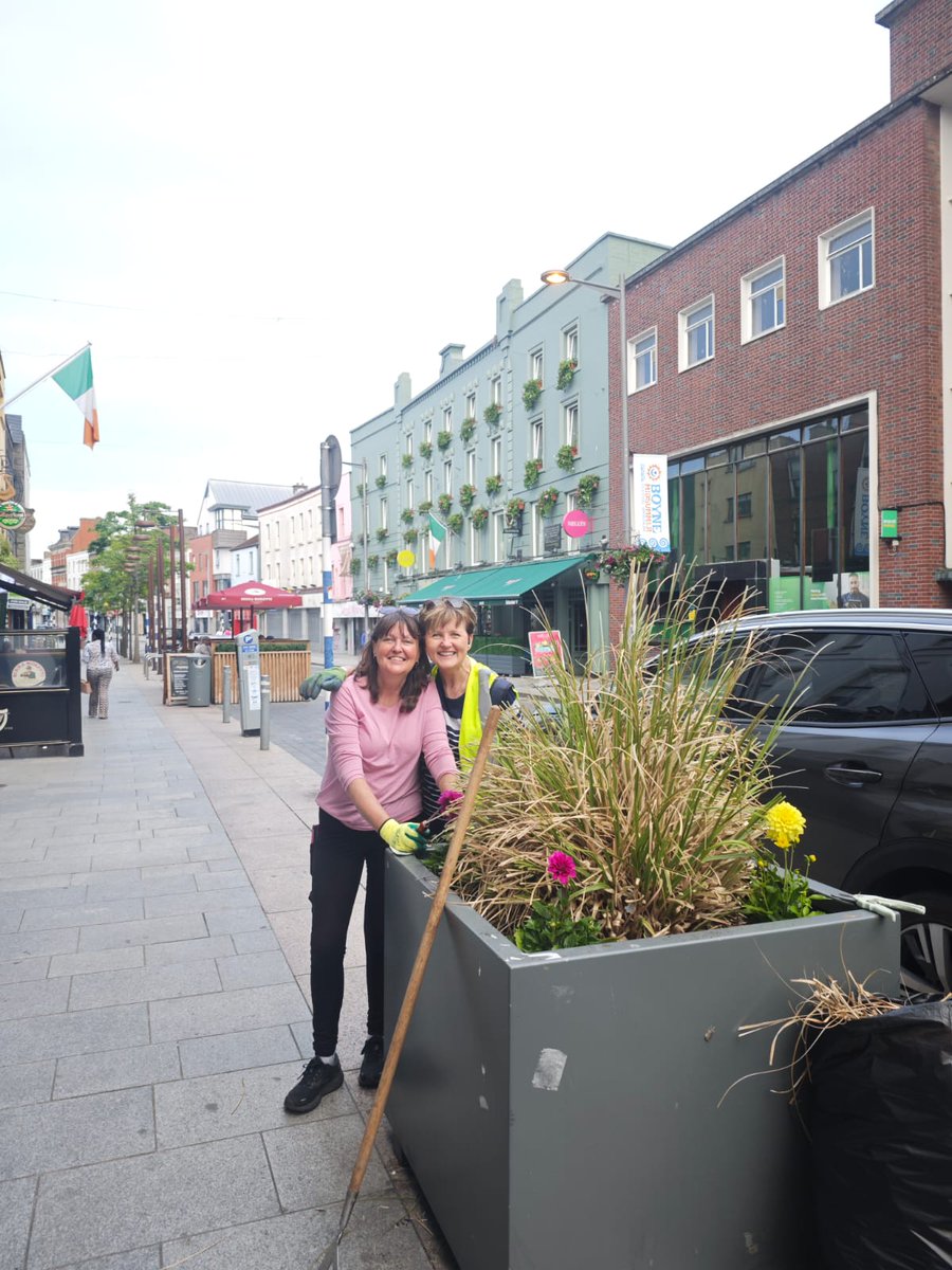 Love_Drogheda's tweet photo. We want to thank @DrogTidyTown and their volunteers for clearing up areas of Drogheda. Community spirit in the town is very much alive and kicking and we're delighted to see people take pride in the town we call home!

Contact Tidy Towns Drogheda to get involved.

#LoveDrogheda https://t.co/HmOsz1qyWl
