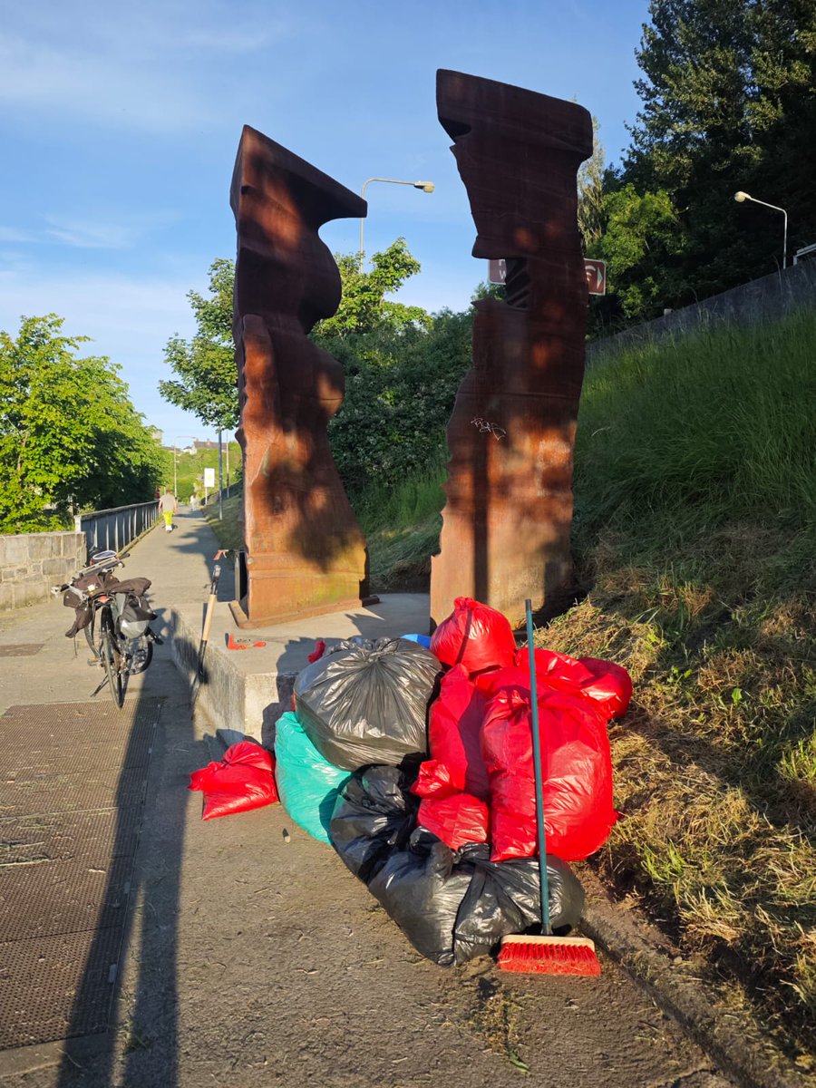 Love_Drogheda's tweet photo. We want to thank @DrogTidyTown and their volunteers for clearing up areas of Drogheda. Community spirit in the town is very much alive and kicking and we're delighted to see people take pride in the town we call home!

Contact Tidy Towns Drogheda to get involved.

#LoveDrogheda https://t.co/HmOsz1qyWl