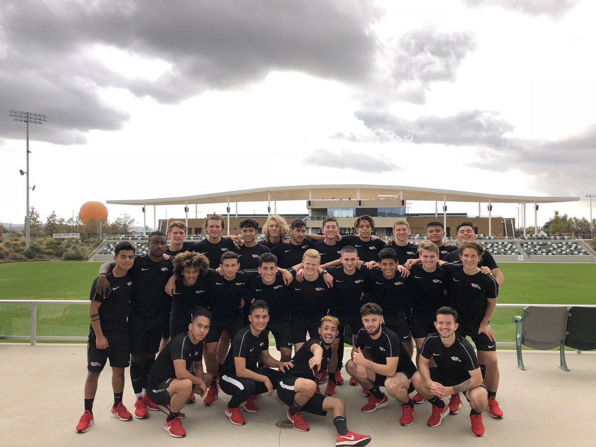 Internespo's tweet photo. ⭐️ SOU Men’s Soccer

Southern Oregon University 🎓
📍 Ashland, OR 
⚽️ @SOUMensSoccer 
👤 @SOUCoachDavie 
🏟️ Raider Stadium (4,000)
⚡️ NAIA · CCC

Team info: https://t.co/n3vK1xixc1

#ECNL #CollegeSoccer