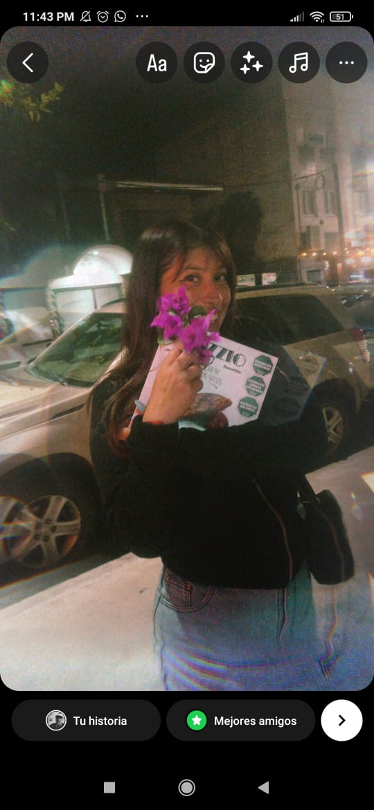 #nadiedicenada Buen día chicos! Santi hoy es el cumple de mi pareja y le gustaría un saludo tuyo! Se llama Joa, muchas graciasss