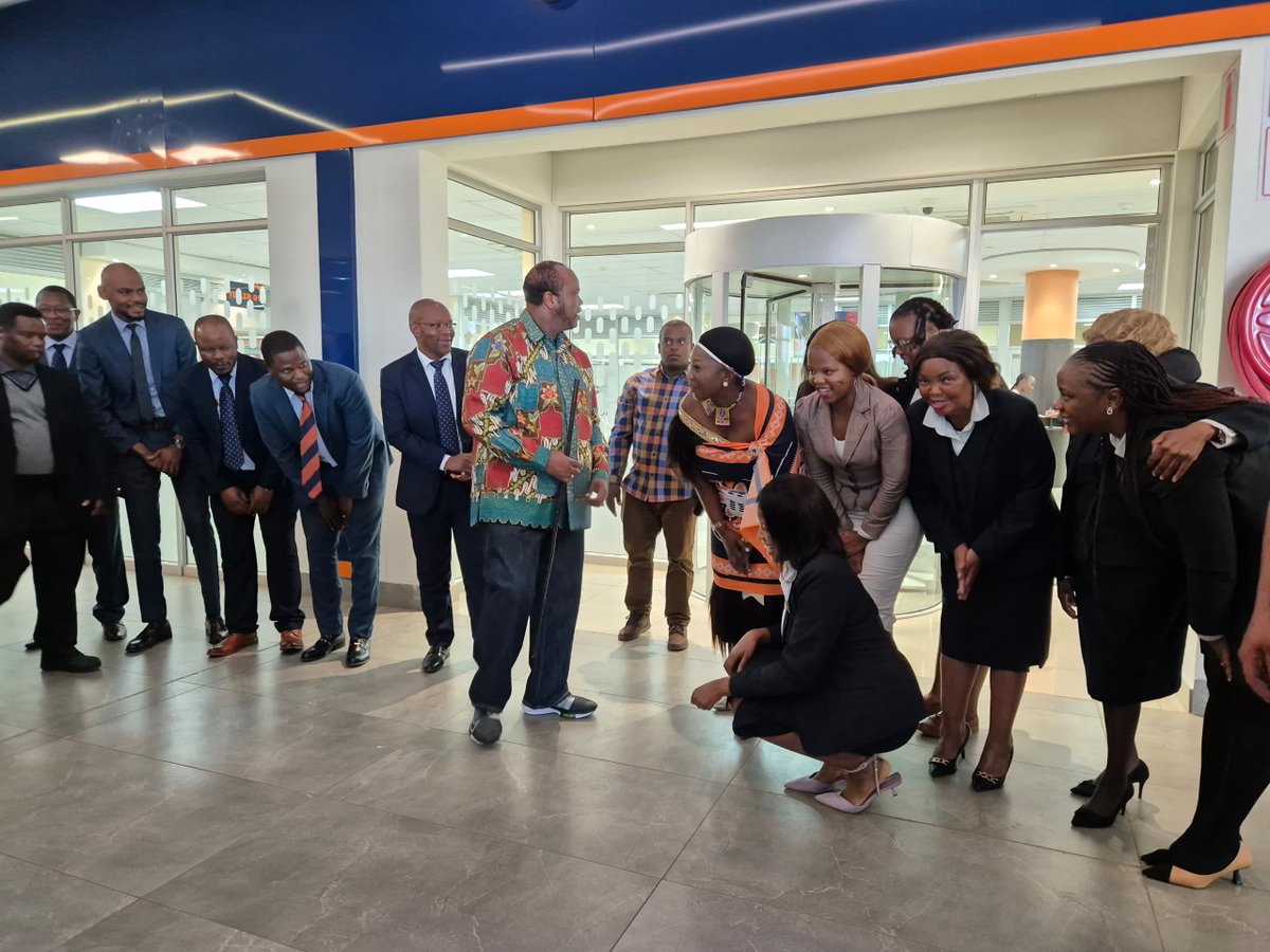 EswatiniB's tweet photo. His Majesty King Mswati 111 paid a visit to the Eswatini Bank Matsapha Lifestyle Centre branch yesterday during the official opening of the Matsapha Lifestyle Centre. Bayethe, Wena Waphakathi! #EswatiniBank #LibhangeLesive #Beling #Tivele_Usekhaya #OfficialOpening https://t.co/quCDdfjDWm