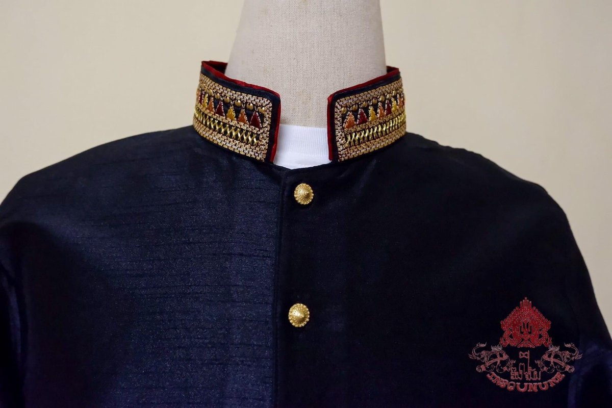 Money_Ins's tweet photo. เสื้อทรงไทยปักดิ้นทอง https://t.co/eD0dEHN8Ie