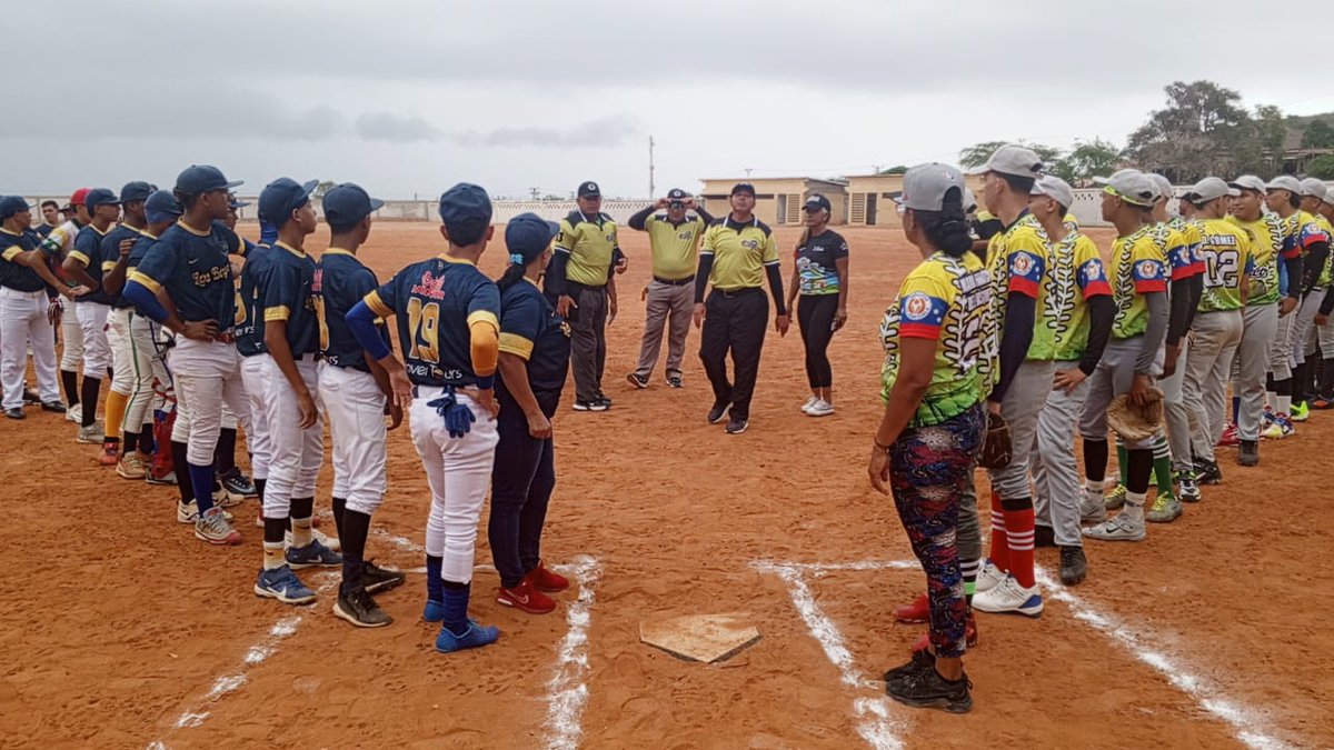 zelmit's tweet photo. Desde el #CMDNNAVILLALBA, seguimos apoyando el Derecho al Deporte y Recreación, dandole continuidad al programa #HAGAMOSUNTRATOPORELBUENTRATO, felicitamos a todos los equipos campeones de la categoría Junior ... Porque los @NNA son prioridad. https://t.co/TtnlezjZ7s