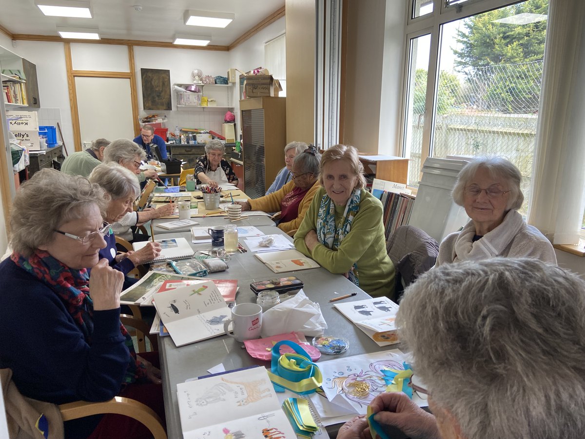 AgeUKSurrey's tweet image. #CreateWeek Art Group.  Thursdays.  10.30am. The Clockhouse in Milford.
From beginners to practising artists, everyone is welcome. No fee. No need to book. 
Meet new people, take time out to relax and enjoy a chat. Learn new skills in a fun environment.
ageuk.org.uk/.../activitie.…