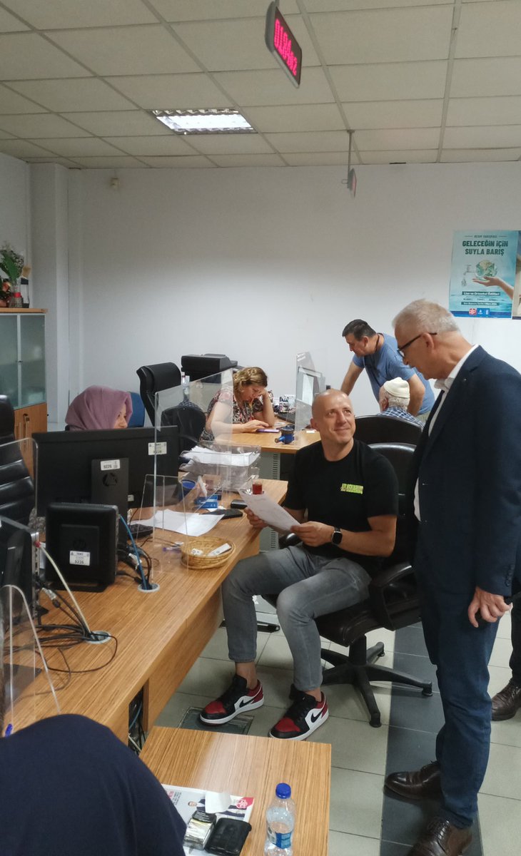 vahitdogan_iski's tweet photo. İSKİ Çalışıyor! 
Ümraniye Şube  Müdürlüğümüzü ziyaret ederek Şubemizde yapılan çalışmaları değerlendirdik.Küçük, Gümrükçü,Fatih, Özentaş, Deniz ve Birlik Sanayi siteleri yöneticilerinin şube müdürlüğümüze yapmış oldukları nazik ziyaretlerinden dolayı da teşekkür ederiz. https://t.co/ixnlREFO3j