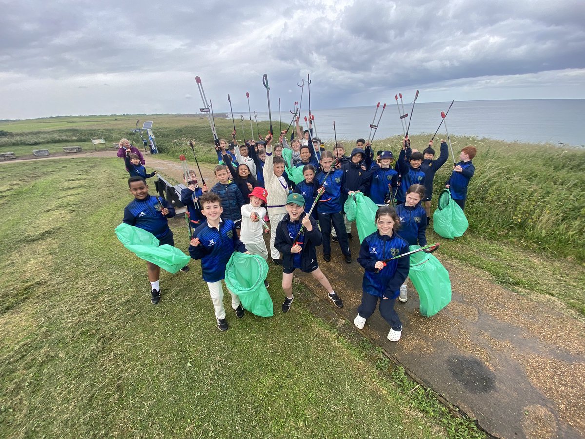 ChoristerSchool's tweet photo. The Year 5s have had their packed lunch and are now ready to start their beach clean up activity with @tynetotees #ChoristerActivityWeek https://t.co/00CvVvQQ9R