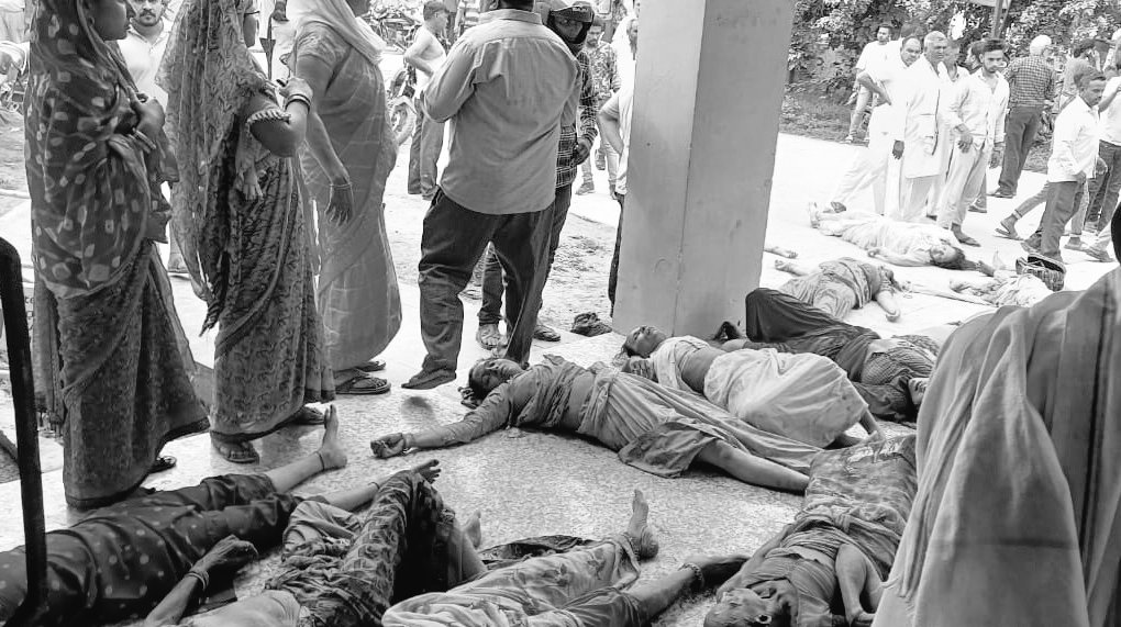 Hathras : पता नहीं, 'कर्म प्रधान' की सीख देने वाले समाज में लोग बाबाओं के झांसे में कैसे आ जाते हैं? असल में बाबाओं का प्रवचन सुनना सत्संग होता ही नहीं। सत्संग तो वह है, जब आपके जीवन के हर कदम/कार्य में 'सत्य' आपके साथ हो। जितनी जल्दी हो, लोग यह समझ लें... कि किसी भी बाबा को न तो