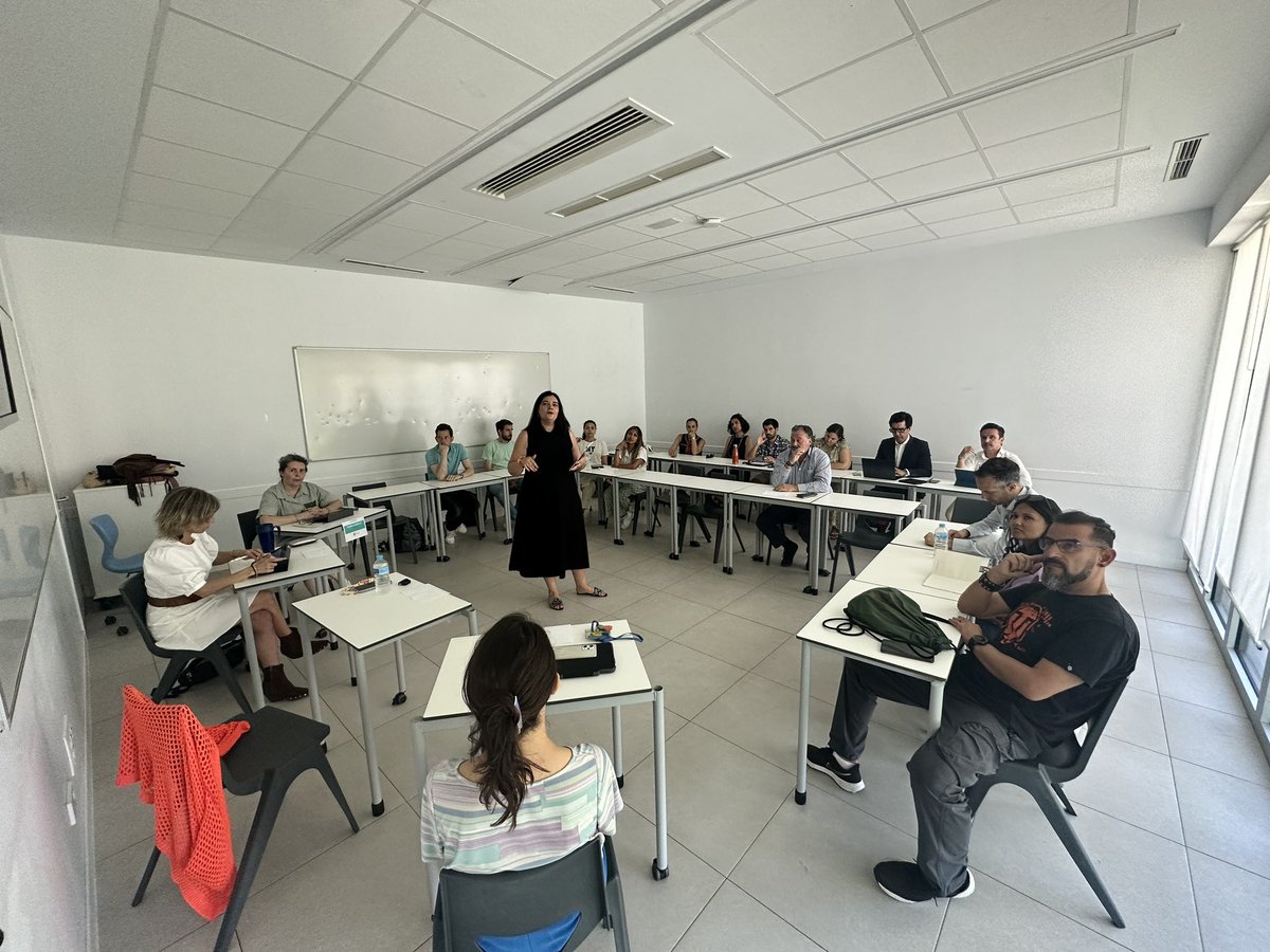 Colegio_Brains's tweet image. ¡Damos por finalizado el segundo día del III Symposium de Cinned! 🎉 #EducarConFundamento

Durante las mesas redondas, hemos explorado temas fundamentales como la inteligencia emocional, las tecnologías, el papel del docente, el liderazgo y mucho más. 🙌

Un agradecimiento…