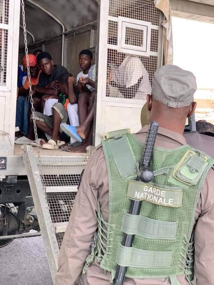 nanana365media's tweet image. 🔴MAURITANIA 🇲🇷| #Contestation of the results of the Presidential election which give the outgoing President #Ghazouani winner with 56% of the votes. Since Monday night, the government has cut mobile internet off in the capital and the police is carrying out heavy-handed arrests.