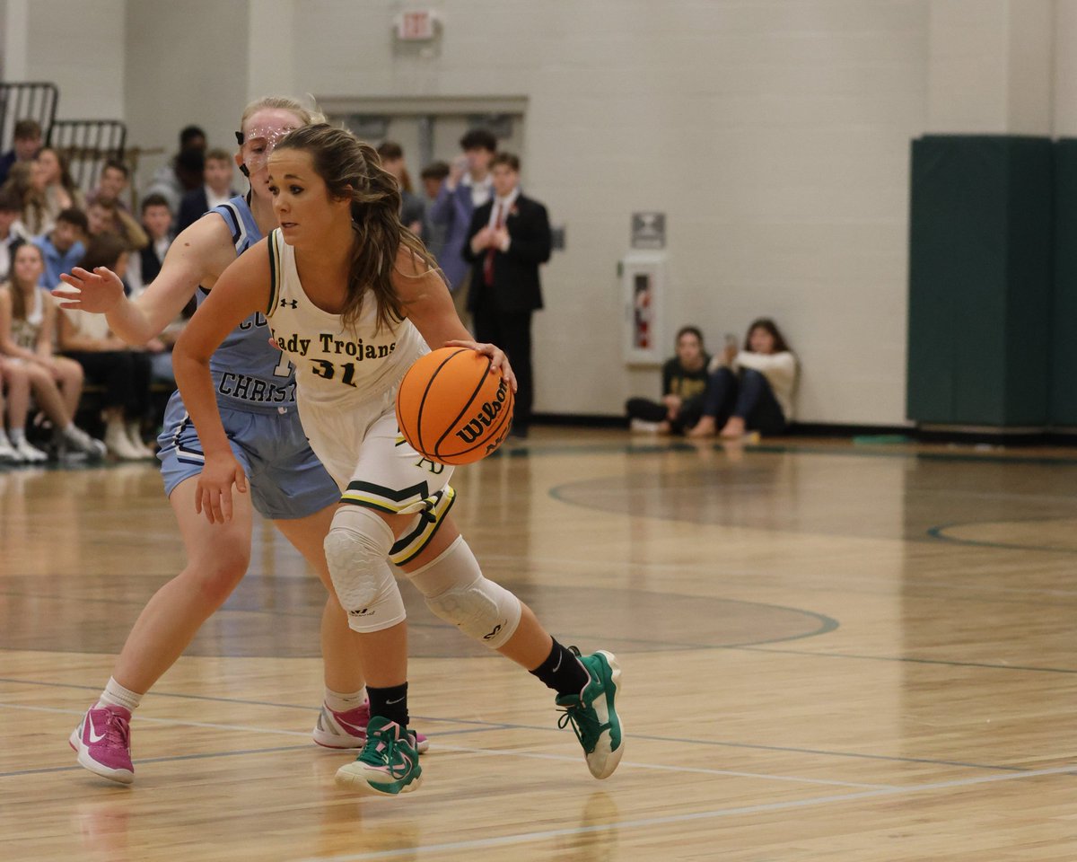 TeamUnlimited16's tweet photo. Super excited to welcome @BrookeBlakely to our Team Unlimited family for Run for the Roses! Brooke is a lefty scorer with an incredible motor. She thrives on defense, and she can knock down the 3 ball consistently! Welcome, Brooke! https://t.co/jcz5n5DGRz