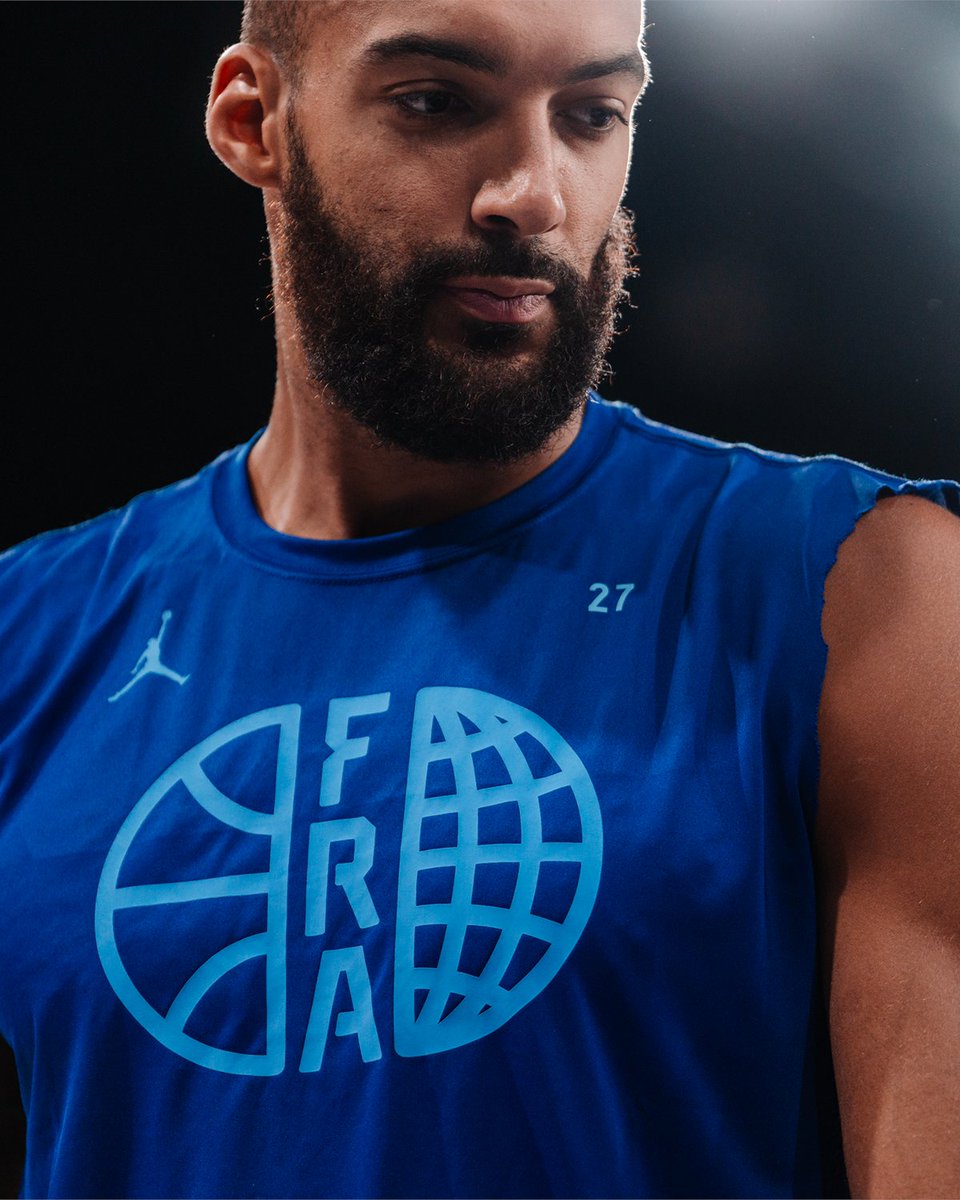 Le premier match de préparation approche ⌛️

France-Turquie, demain à 21h à <a href="/LeKindarena/">Le Kindarena</a> et en direct sur <a href="/lachainelequipe/">la chaine L'Équipe</a> 📺

#TeamFranceBasket | #PassionnémentBleu