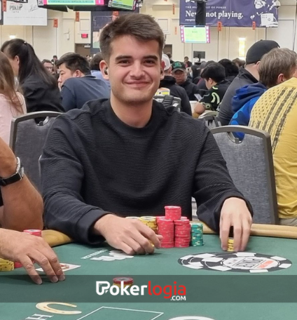 cuentosdepoker's tweet image. #lectores que hicieron ITM en el Colossus $400 que tuvo 19K entradas: 

@mateosanjua Vargas 🇦🇷: 113° - u$s 4.140
Sebastián Lobo : 435° - u$s 2.070
Víctor @tatasanjuan Vargas 🇦🇷: 536° - u$s 1.840
Gustavo Moscón 🇦🇷: 1.238° - u$s 980
Hugo Nazar 🇦🇷: 1.633° - u$s 880

📸 @pokerlogia