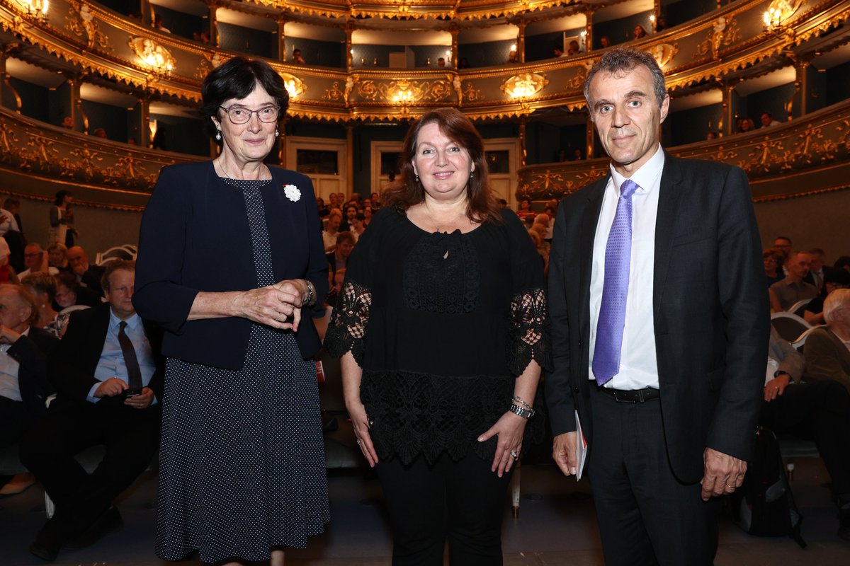 IFPrague's tweet photo. #SoundsofScience Wonderful evening at Stavovské Divadlo ! Outstanding scientific lectures by French scientists Jules Hoffmann, Jean-Marie Lehn and Alain Aspect, accompanied by incredible music performances by @IvoKahanekPiano, Michal Rataj and Jan Trojan.
1/2 https://t.co/XPVMz3MAVY