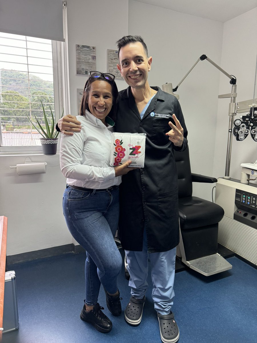 tu_oftalmologo1's tweet photo. Hola 👋 buenos días #FelizMartesATodos de verdad súper agradecido ☺️ con mis amigos de @PAVECA_VE muy amables !!! Me repusieron el paquete de servilleta  mala 🤣🤗🤣🤗🤣🤗!!! Gracias 🙏 de verdad aún existe gente buena, seria y responsable! https://t.co/NnEtNrWrQo