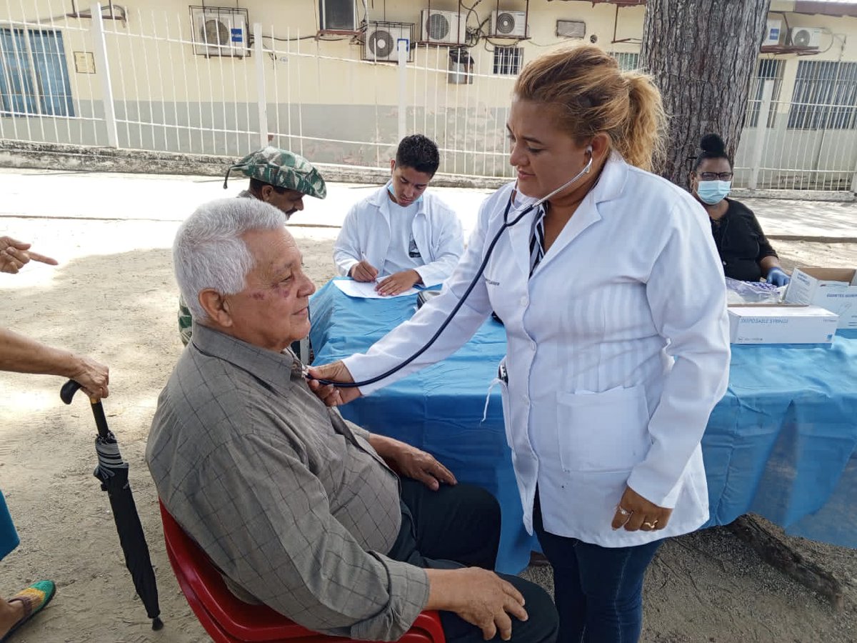 MinSaludVE's tweet photo. #NotiSalud🩺 | Más de 60 abuelos fueron atendidos por plan “Más años, más amor” en Yaracuy  

Lee + aquí 👉 https://t.co/koUZXrwxUJ 

#JuntosPorCadaLatido
#OrgullosoDeSerVenezolano
@NicolasMaduro
@MagaGutierrezV https://t.co/yJxvxKqt4L
