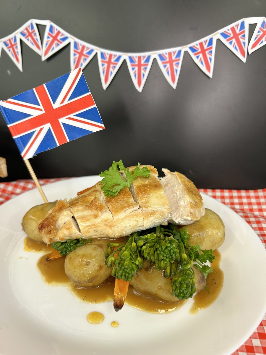 MissEaglefield's tweet photo. Y10 have been amazing once again! What a brilliant afternoon making traditional British dishes 🇬🇧@deferrers #WorkHard https://t.co/BnIZV9tYYM