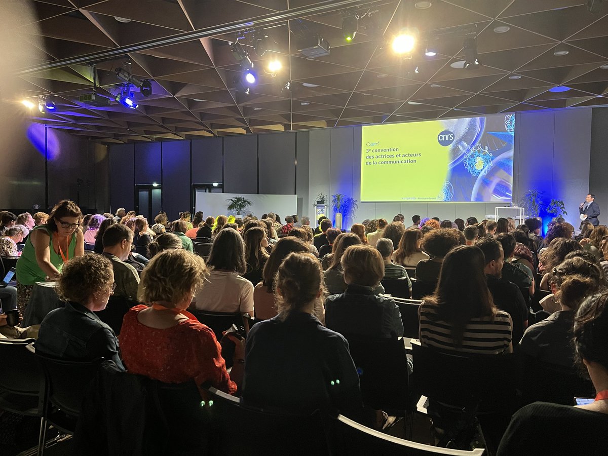 Christian_Dury's tweet photo. 2 jours #conventionComon @CNRS à Marcq-en-Barœul @cite_echanges #ComOn
Une belle occasion d’échanger avec les collègues de la communication.
@ReseauRUSHS / @rn_msh / @CNRS_dr07 https://t.co/roazbMERxi