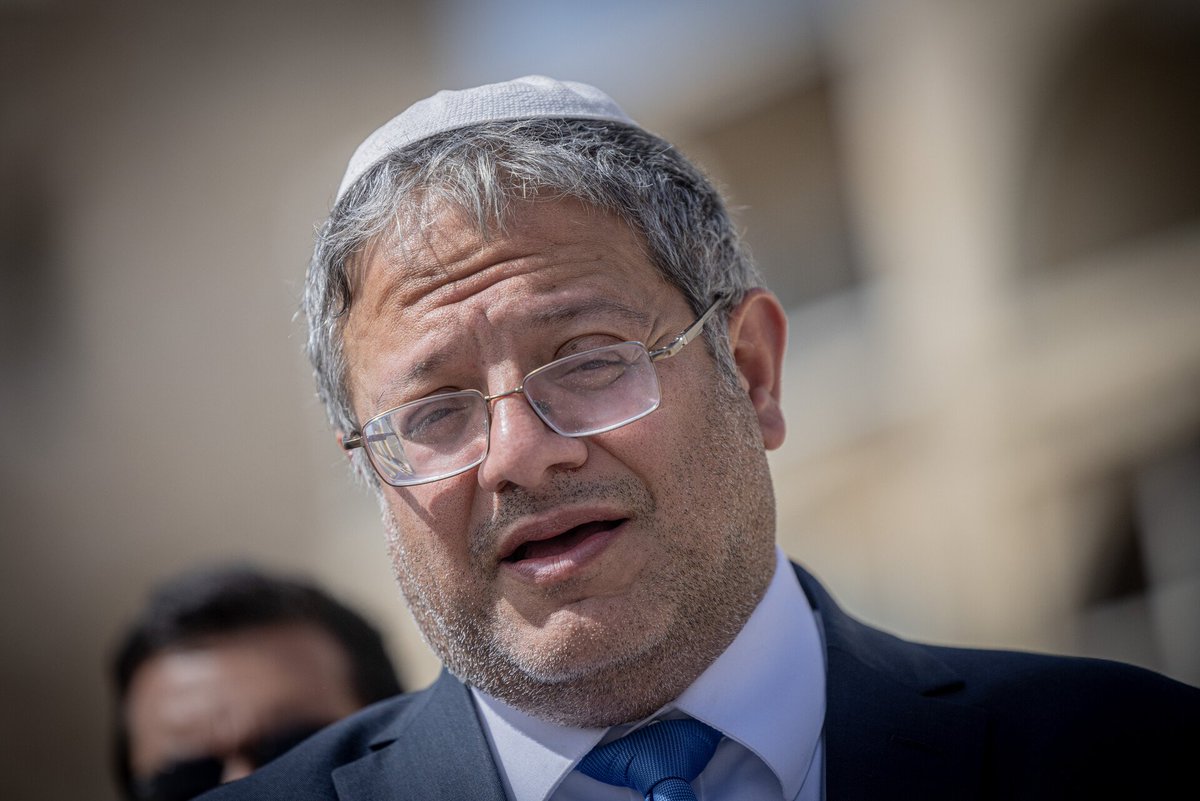 N12News's tweet photo. בן גביר בבית המשפט: תליתי את תמונת ברוך גולדשטיין כדי שלא יעשו לו רצח אופי

https://t.co/8hCoyGjr4B https://t.co/e9MjibJACc