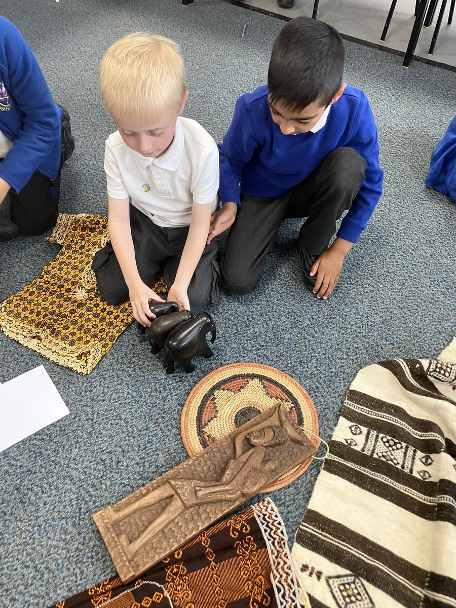 latimerprimary's tweet image. Class AB have been exploring some artefacts from Africa. They are over 50 years old. The children particularly liked the tradition dress and camel haired runner. #latimergeography #classab
