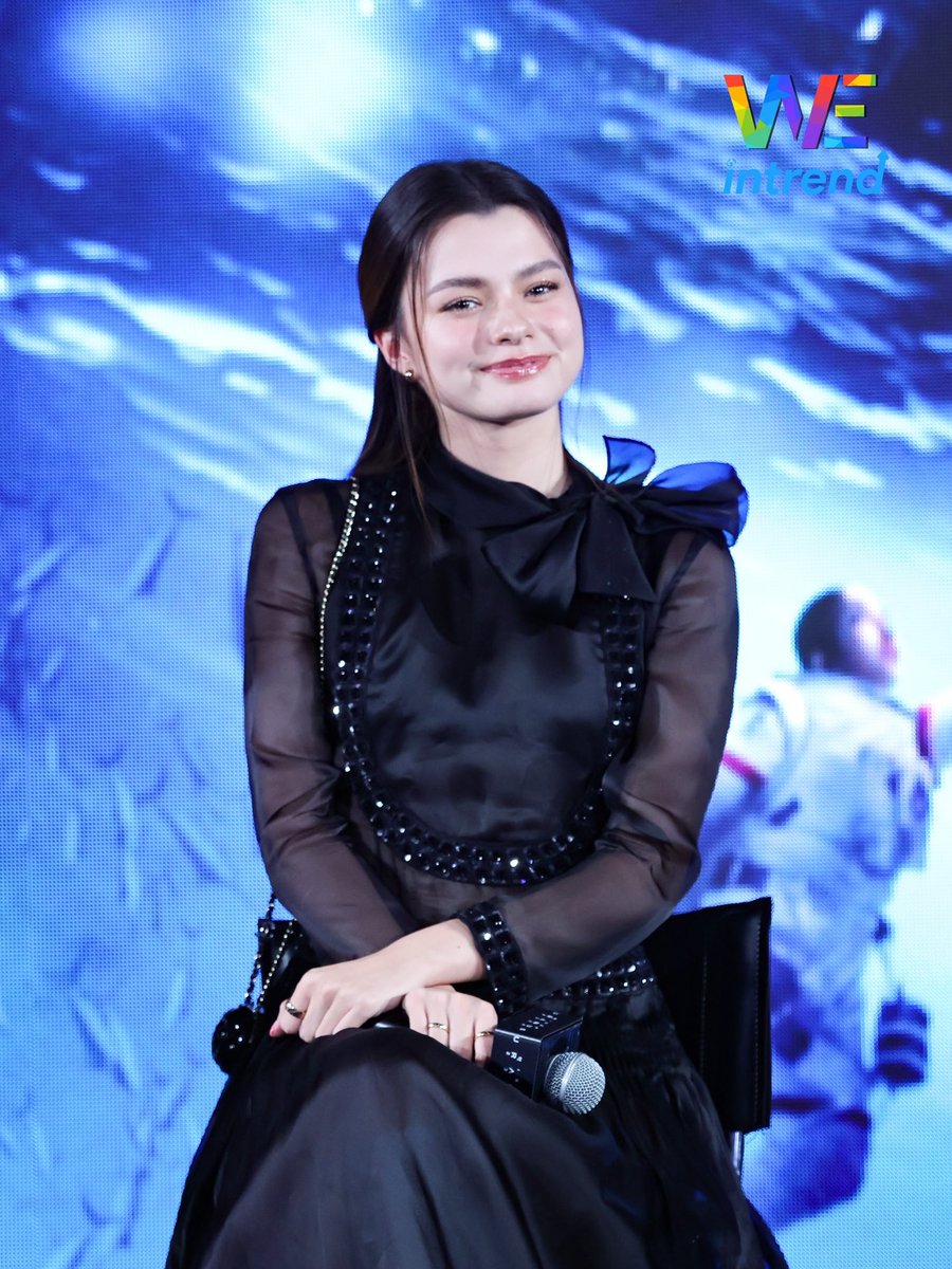 BackPainForGood's tweet photo. everybody's watching her, 
but she's looking at you

FREENBECKY FIRST COUPLE MOVIE  
#Uranus2324GalaPremiere 
#ฟินไม่มีเบรกฟรีนเบค https://t.co/1OxW99wf2n
