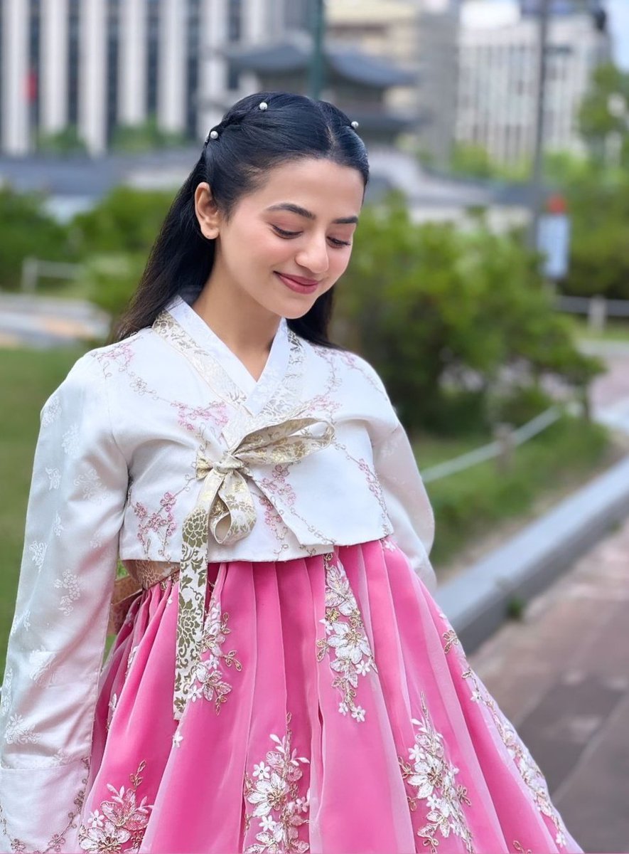 Helly please post other photo to. this is very cuteee... Kiyowo😭🥺🤍🤍

<a href="/OfficialHelly7/">HELLY</a> 
#HellyShah  in #KOREA