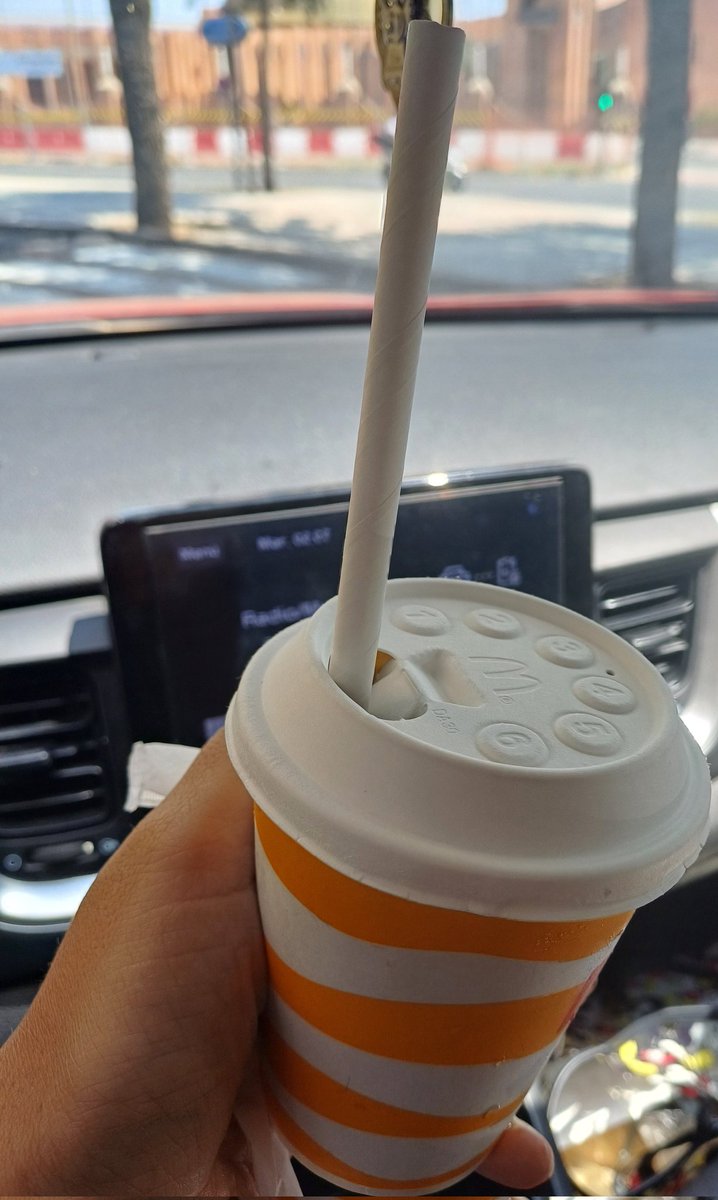 ss_sonia's tweet photo. Oye @McDonalds porque sigues cobrando por la ley de plásticos si todo lo que me das es de cartón?? Céntimo a céntimo os hacéis con un imperio... https://t.co/Qj6rhQvPyW