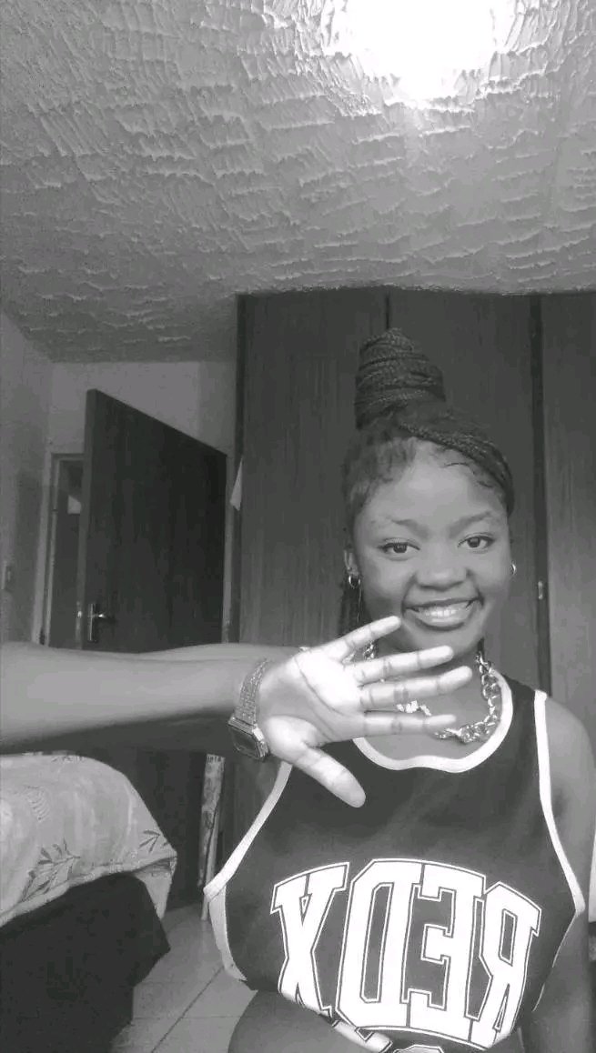 TwaRSA26's tweet photo. Retweet for awareness!!

This is my 18 year old daughter her name is livhuwani munyai, she's doing matric at Mphaphuli high School in Thohoyandou and she's from Thohoyandou block F, she was last seen on the 22nd of June 2024 .she has been missing ever since and she doesn't have a phone. Now I'm pleading as a father a parent to any one with any information even if it's a rumour about my daughter please 🙏 I mean please contact me on 0661723270 (WhatsApp) on hit me on inbox 
Thanks in advance
