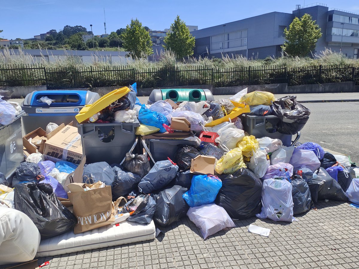 ana_mansii's tweet photo. @sector7_coruna La cosa se está complicando por el barrio... https://t.co/HTxhNeineb