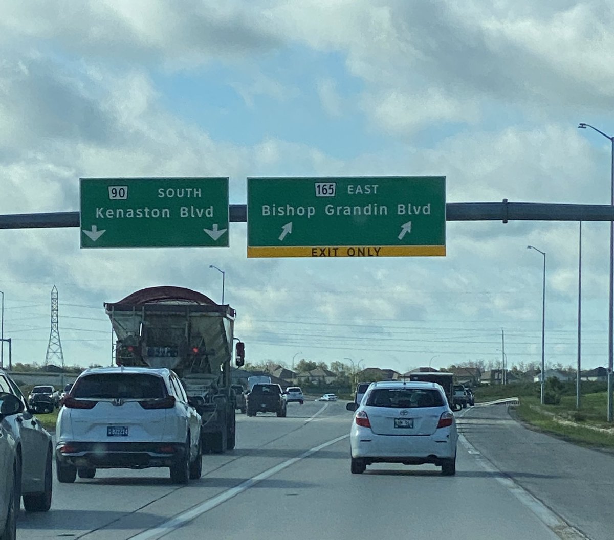 Skinartia's tweet photo. Hey @cityofwinnipeg, you forgot to replace a sign (it should be Abinojii Mikanah). #Winnipeg https://t.co/NIzc7xlcIK