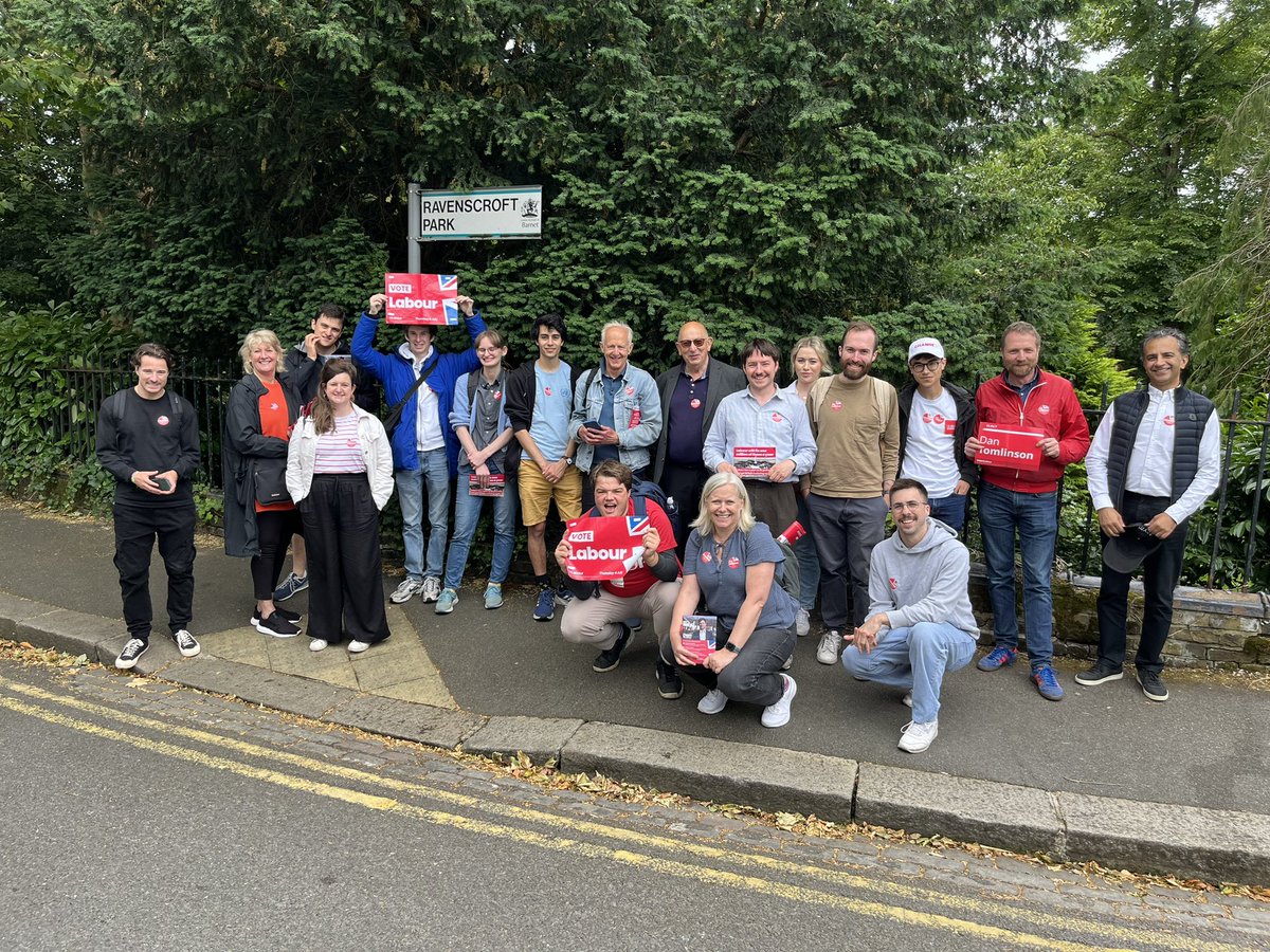 Cllr David Parton (@davidparton_) on Twitter photo 2 days to go! 🗓️
Dream team out on the doors in #ChippingBarnet this lunchtime for <a href="/Dan4Barnet/">Dan Tomlinson MP</a>. 🌹 2 days to go! 🗓️
Dream team out on the doors in #ChippingBarnet this lunchtime for <a href="/Dan4Barnet/">Dan Tomlinson MP</a>. 🌹