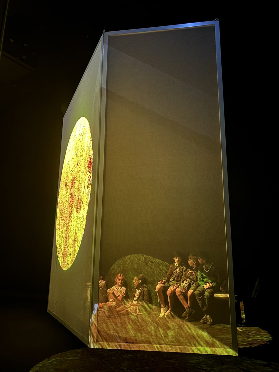 YH_ArtDesign's tweet image. A wonderful way to reinforce our art history and digital learning in the final week of the academic year - #yorkhouseY5 were mesmerised and delighted in turn! @framelessldn #YHcreativity @YH_Computing #crosscurricular #AdventureAwaits