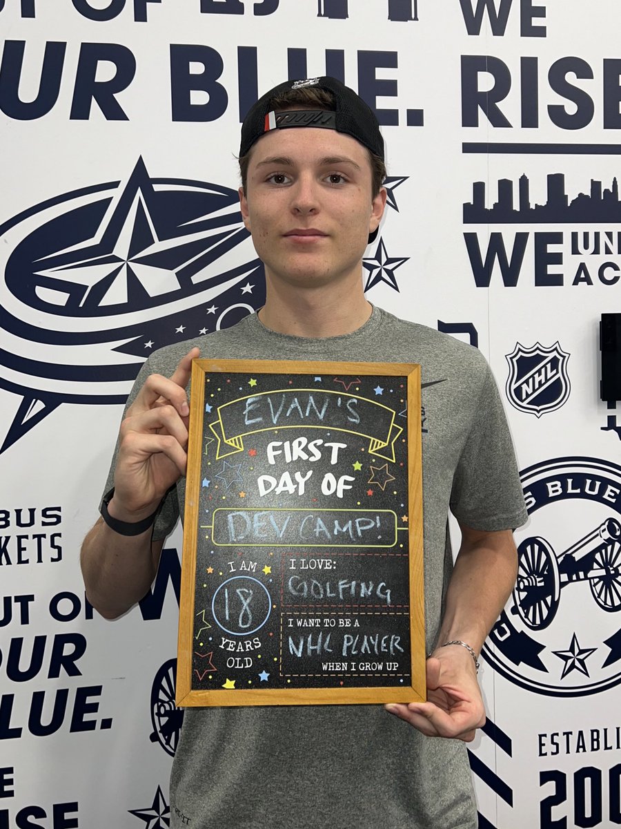 BlueJacketsNHL's tweet photo. FIRST DAY VIBES 🙌 https://t.co/NyC8v9FTHS