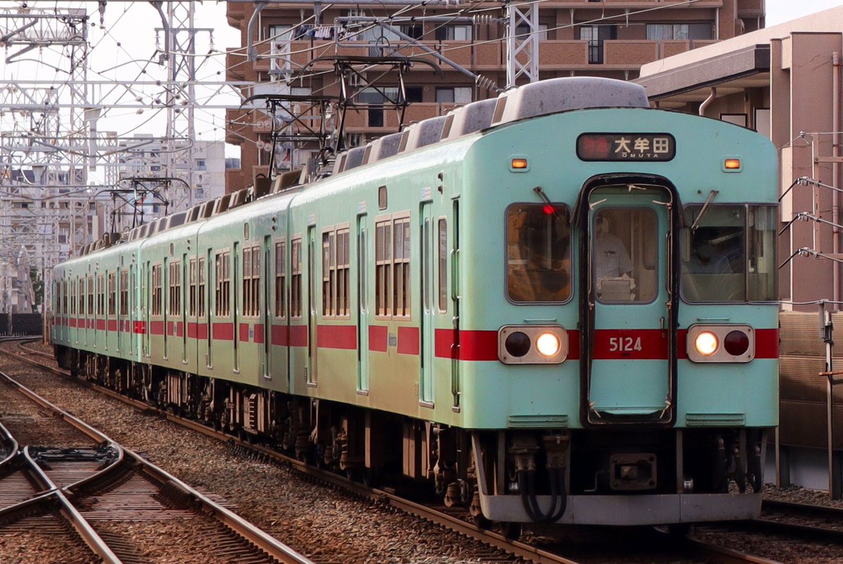 九州学鉄連、始動です！

幹事長 : 九大芸工鉄研
企画幹事 : 西南大鉄研
会計・書記 : 福大戦史研究部鉄道班
広報幹事 : 九産大鉄研

投稿は主に九産大鉄研の中の人(九産大鉄研副代表 T.S.)が行います。

じわじわと活動の幅を広げてまいりますので、どうぞよろしくお願いします！