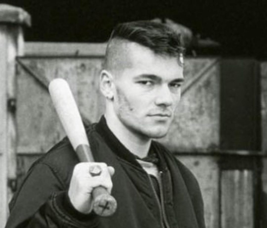 Hace unas horas nos ha dejado Julien Terzics, fundador de los Red Warriors que en la década de 1980 barrieron de neonazis las calles de París.

Comprometido e incansable luchador, en los noventa formó el mítico grupo de Oi! y punk-rock Brigada Flores Magón, que dedicaba su nombre