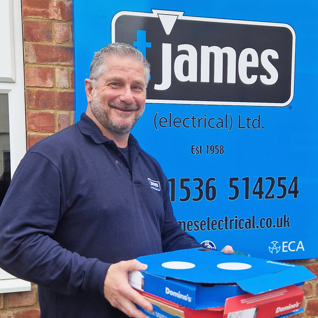 𝗔 𝗕𝗜𝗚 𝗛𝗮𝗽𝗽𝘆 𝗕𝗶𝗿𝘁𝗵𝗱𝗮𝘆
To celebrate his birthday, our Contracts Manager Craig Walsh treated the head office team with some tasty pizza!