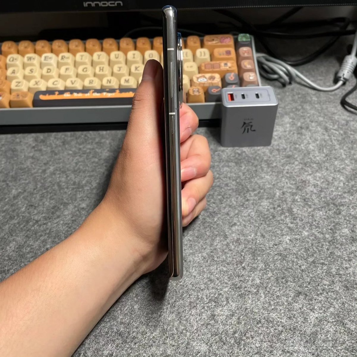 Techway0's tweet image. First of all, the biggest feeling is that the texture is really good. The glass version I have is already very good, let alone the ceramic version. Then there is the 6100 mAh battery, which actually feels quite #OnePlusAce3Pro