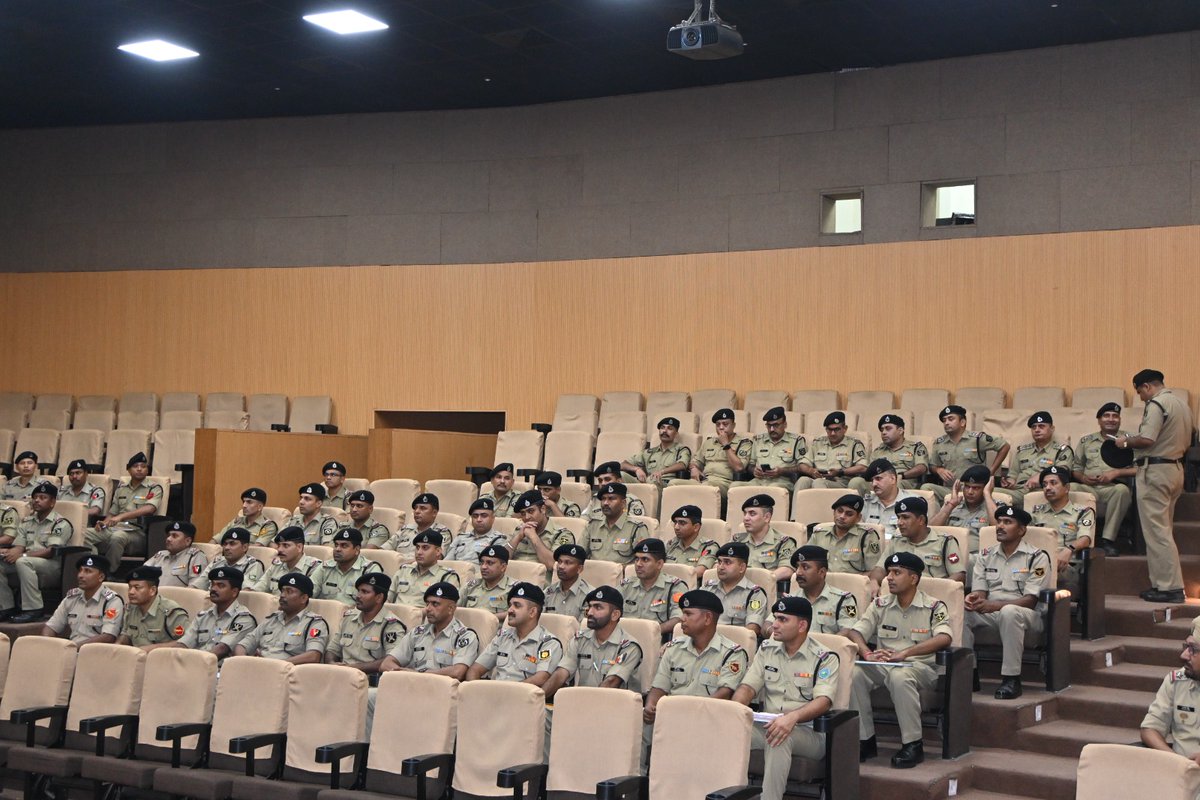BSF_BICIT's tweet photo. #BSF
Opening Ceremony of Radio Mechanic Gde-I Course was held on 1st July 2024. Sh Harilal, IG BICIT BSF Addressed all the trainees.
#FirstLineofDefence
#BICIT https://t.co/T9c1Fhrera