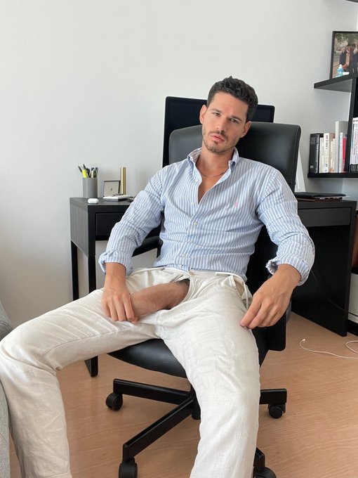 Watch Hunk Marc's leaked NSFW photo on TwXstars