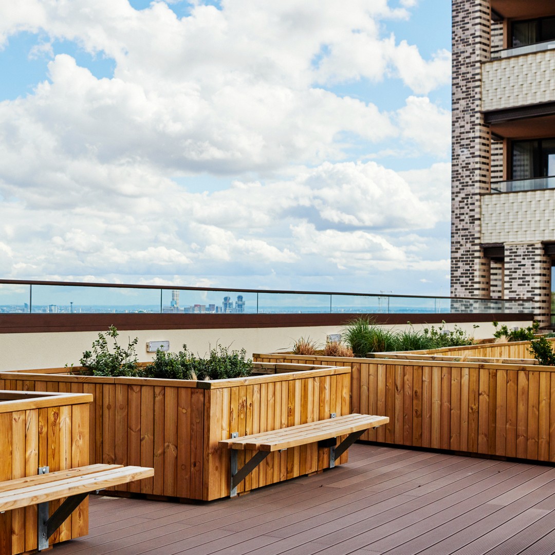 UncleLiving tweet media