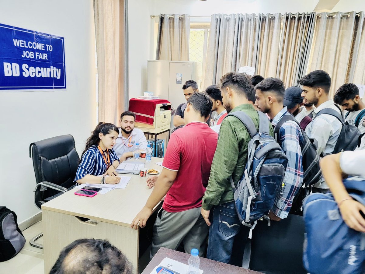 DeccSamba's tweet photo. Job Fair organised by DECC Samba wherein 11 companies from private sector shortlisted 185 candidates .Get urself registered with Employment Deptt at https://t.co/8NKwQ9MTk1 to participate in such job fairs. https://t.co/CPC731S9G2