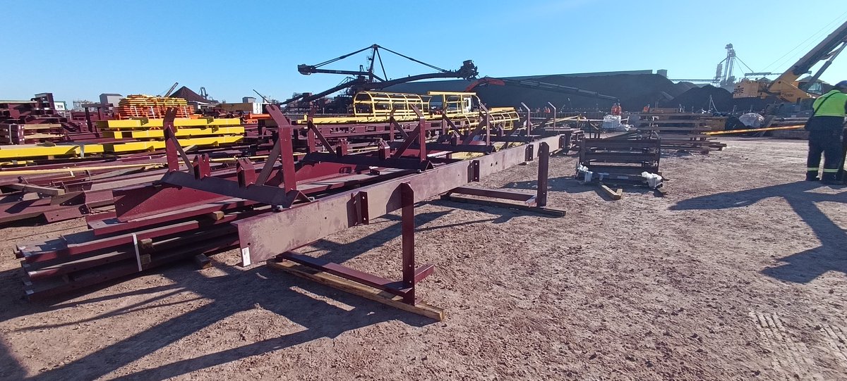 ezesalzmann's tweet photo. El arte de ensamblar en los 80' use como juego un viejo Mecano con piezas de chapa y tornillos, luego llegó el @RastiArg, hoy son grandes piezas más de 200 mil en un nuevo proyecto.
#IronOre
#ExpansionProyect
#TMSA
#AsesIngenieria 
🇺🇾🇧🇷🇦🇷 https://t.co/dKVqh0ABBr