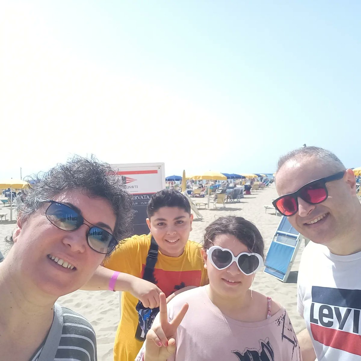 marika_marone's tweet photo. Finalmente il🏝🏖☀️☀️🪼🐠🦕🐬🐋🐳🌻🌲🌳🌴🌵🌈⛱️⛱️🌊🌊🔥🔥 #mare #vacanze #cugini #Zii #relax #argonauti #nonnoenipoti https://t.co/7XHumrq2jW