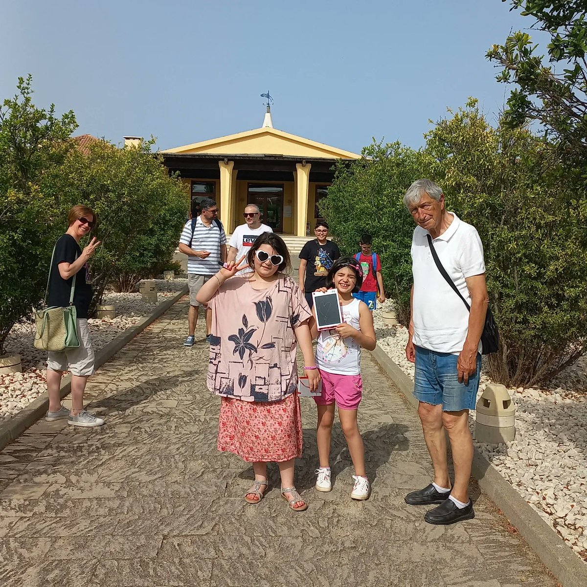 marika_marone's tweet photo. Finalmente il🏝🏖☀️☀️🪼🐠🦕🐬🐋🐳🌻🌲🌳🌴🌵🌈⛱️⛱️🌊🌊🔥🔥 #mare #vacanze #cugini #Zii #relax #argonauti #nonnoenipoti https://t.co/7XHumrq2jW