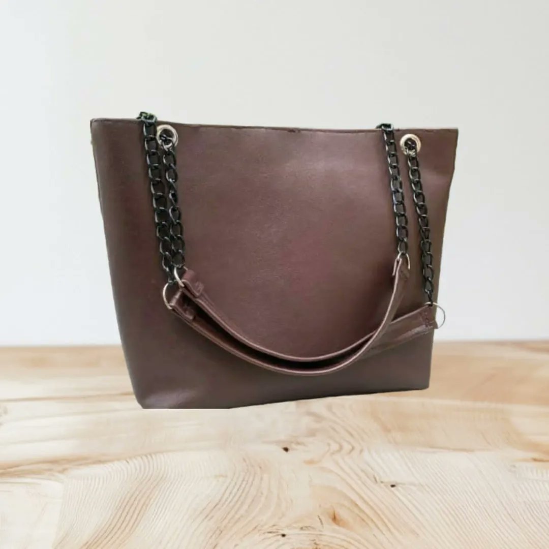 JPatterns_store's tweet photo. Product spotlight ✨ ✨ ✨
Name: The Jumbo handbag
Made from leather and featuring a chain strap.
Color:- Maroon Brown
Features:
📌 Lightweight
📌 Durable
📌 Fully lined
📌 Comfortable for use by individuals of all ages.
Price:- ₦6,000
#jpatterns
#verydarkman https://t.co/tQgbv34HoQ