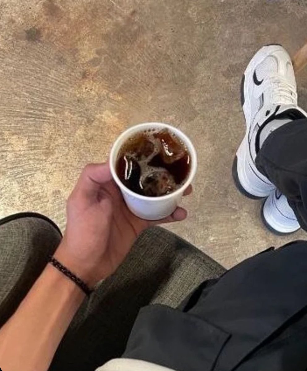 slim4chub0's tweet photo. مساء الروقان ع الجيميع  🤍 https://t.co/2yb4j78sYa
