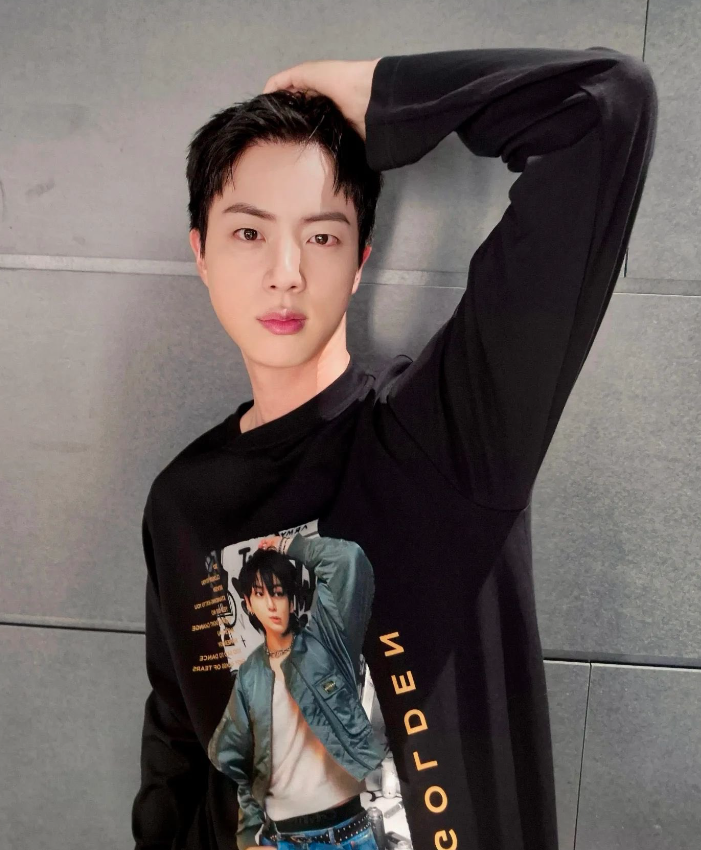 AboutMusicYT's tweet photo. Jin of BTS in a new photo (featuring Jungkook). https://t.co/UgqRP6VojF